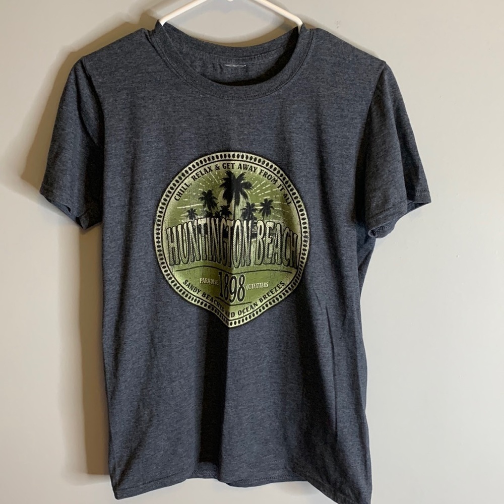 Huntington Beach Paradise Outfitters shirt sleeve t-shirt in good condition
